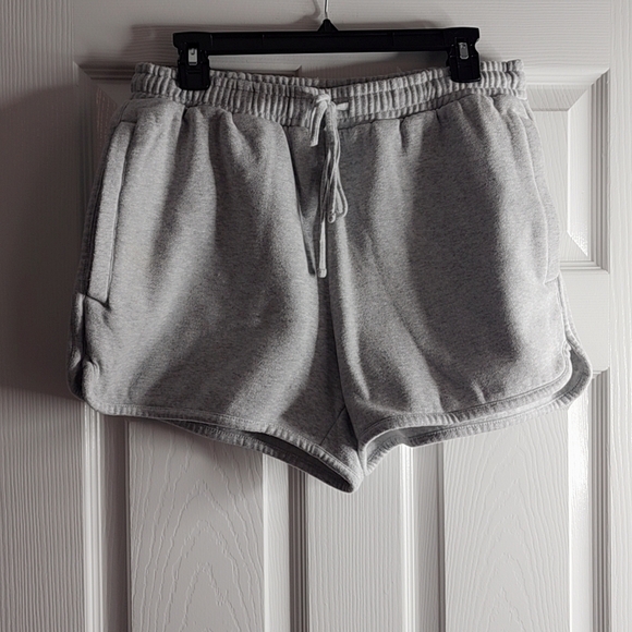 Express Pants - Express Light Gray Athletic Shorts And Crop  Pullover